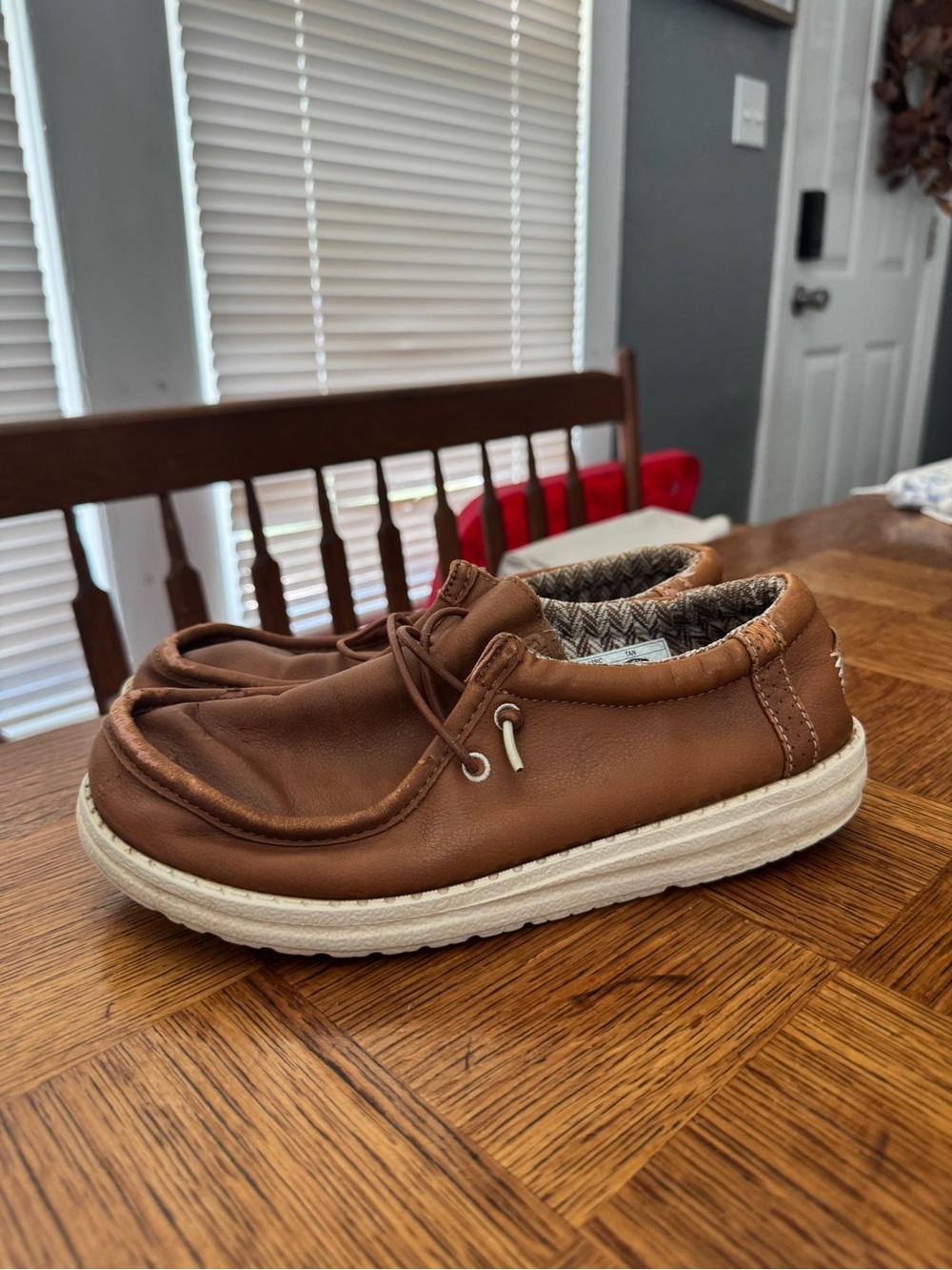 Boys walley hey dudes size 5